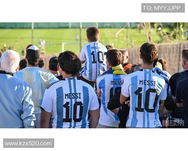 足球小组赛精彩纷呈各队争夺晋级名额激烈对抗引发球迷热情高涨