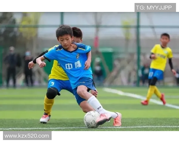 黄晨足球:追逐梦想的绿茵之路与青春的激情碰撞 黄晨足球:追逐梦想的绿茵之路与青春的激情碰撞